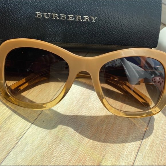 Burberry Sunglasses - Picture 7 of 7